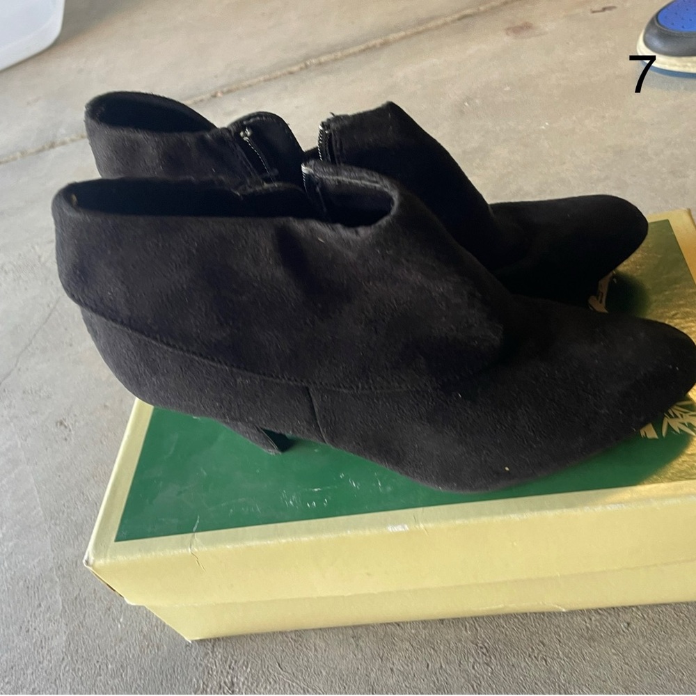 FIONI Clothing Black Ankle Booties